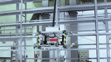 Cáp cho robot trong nhà kho trên cao
