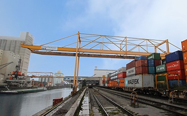 Cần cẩu container