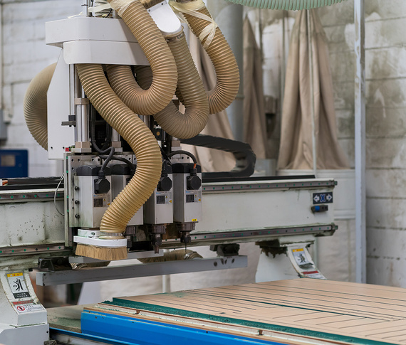 Suction hose on a woodworking machine