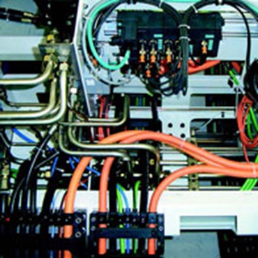 Đầu căng cáp igus® trong máy gia công
