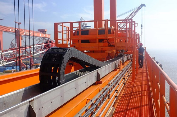 Offshore crane energy chain