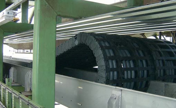readychain in a ship-to-shore crane